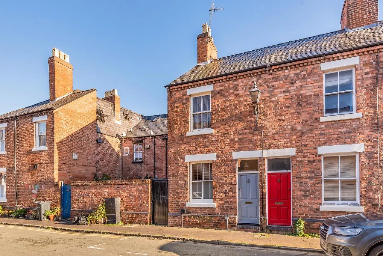 Chester City Centre Cottage, Sleeps 6 With Free Parking 0*,  United Kingdom