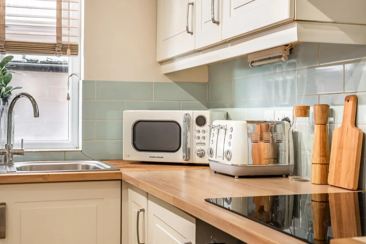 Chester City Centre Cottage, Sleeps 6 With Free Parking Holiday home